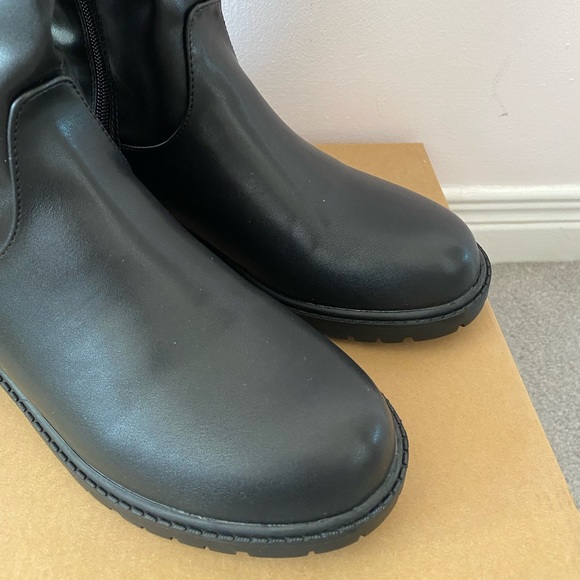 Minimalist Side Zip Boots - Picture 5 of 8